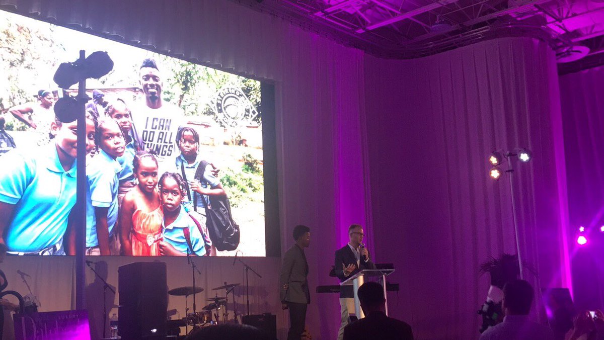 sKAM483's tweet photo. Proud of our 2nd baseman @FlashGJr, one of @Miamimagazine #altruistoftheyear for his foundation #flashofhope & work with #kpoverty 👏🏻👏🏻👏🏻 https://t.co/5ibF01RKHB