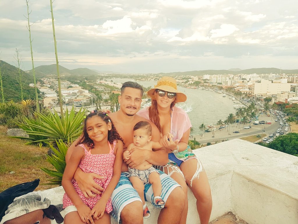 Deboraporto25's tweet photo. Deus guarda minha família debaixo debaixo das suas asas! 😇
#Boanoite   😗😙 
Amores da minha vida! 😍 https://t.co/qbCYIOfcTf