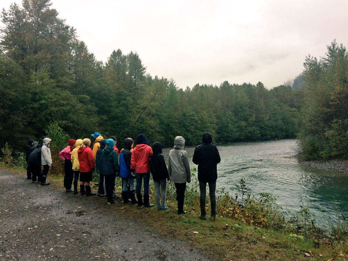 nicoleblock_'s tweet photo. Outdoor school not only teaches you about fun nature facts but how to work together and create special bonds with people and nature 🍃🌲 https://t.co/06qW7c2oyP