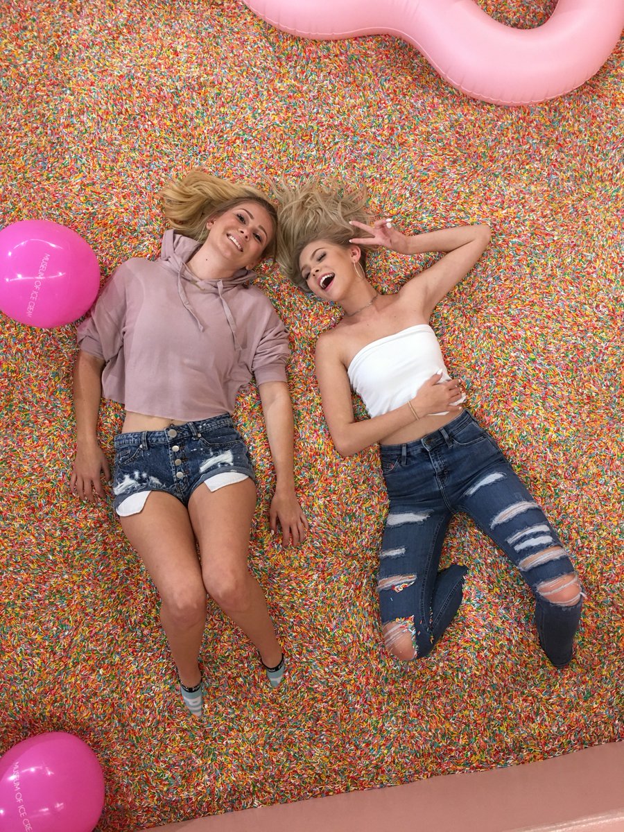 peachykumihoe's tweet photo. More to come from #MakeupPlus event ✨ Museum of Ice Cream @makeupplusapp https://t.co/CsDPSHBlpQ