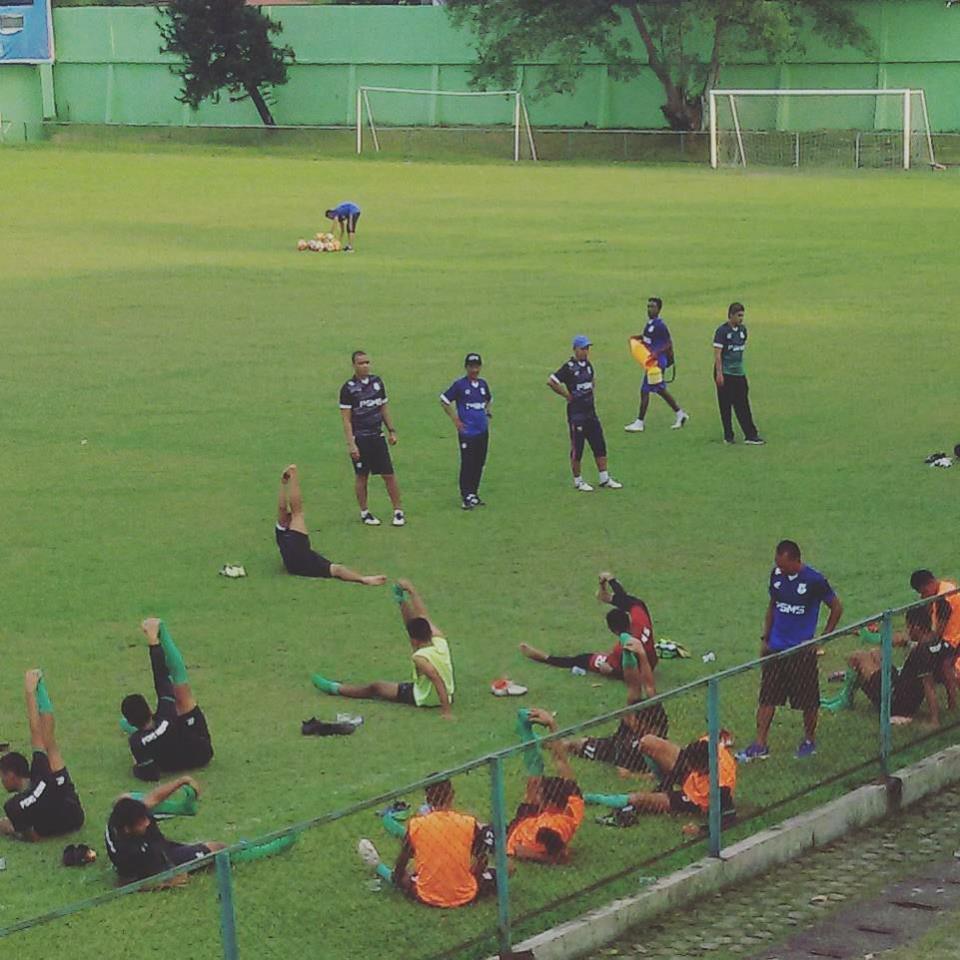 SMeCKKAMAR's tweet photo. PSMS Medan sudah mulai kembali melakukan latihan rutin di Stadion kebun bunga untuk persiapan menghadapi babak 8 Besar. https://t.co/5hSnLAKjf2