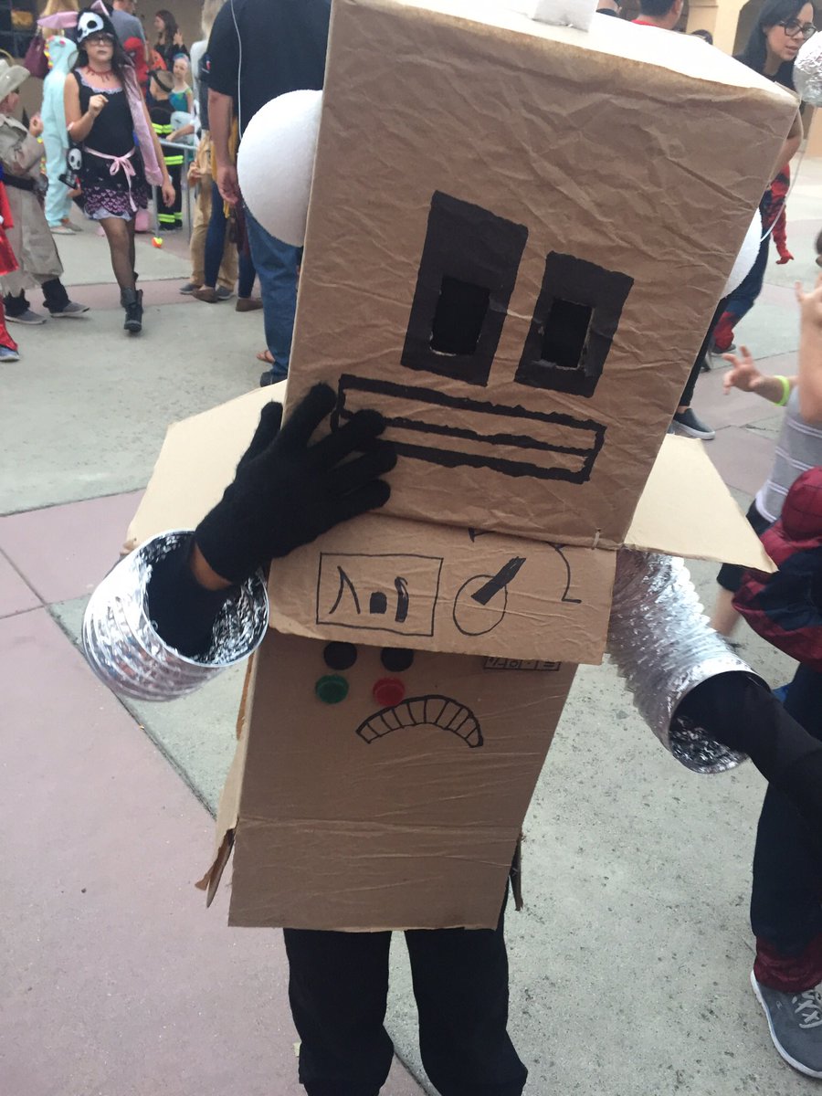 BethEwing95's tweet photo. Thank you Cielo Vista PTA for hosting an Incredible Family Fun Night! #danceparty #creativecostumes #CVPTArocks https://t.co/dnHWo6Cqq8
