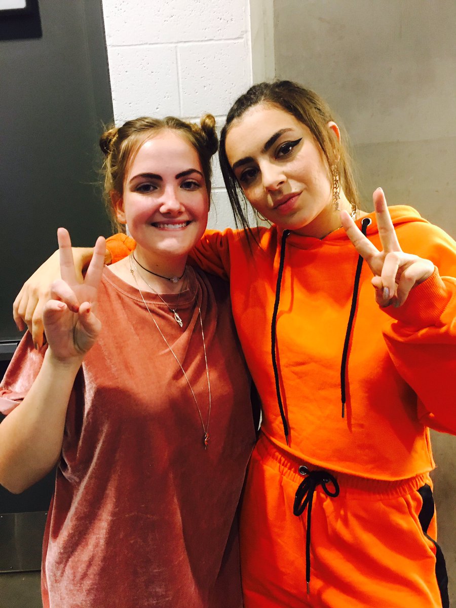 Lexie_Lovelace's tweet photo. No doubt one of the best nights of my life thank you @halsey and @charli_xcx for putting on such an unforgettable show!❤💖 https://t.co/d5DjbqjH1x