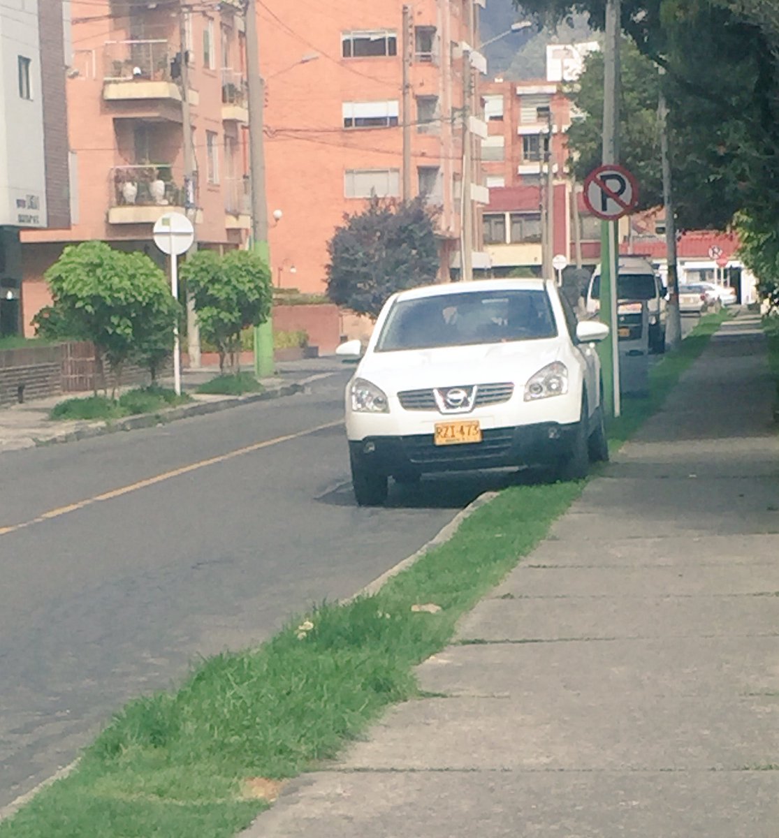 andresrolon13's tweet image. Como que en Batán este uso de andenes es normal... @cazainfractor @elpoderdelcono @Bogota