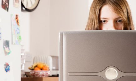 CommonSenseEd's tweet photo. High school Ts! Help Ss learn how to tell when an online relationship is risky https://t.co/ncoKMvFCEB #digcitweek #internetsafety #hschat https://t.co/0txEaoTyVJ