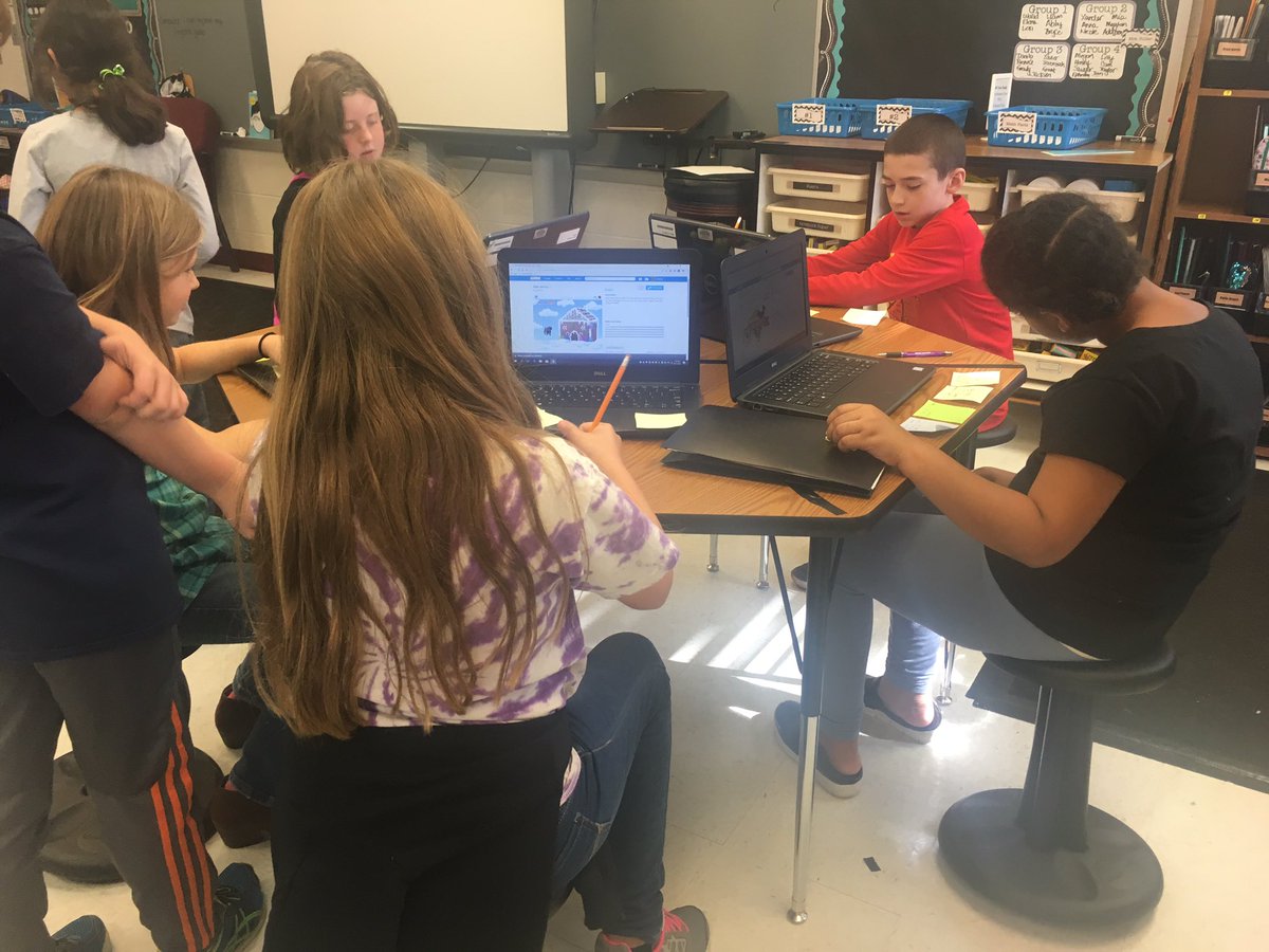 mrshollar's tweet photo. Peer Review. Giving advice on #scratch #cttf projectile games.  #gallerywalk @roundhilles #rhl4code @jewellclass @MrsMackey4 @LCPSMrsParker https://t.co/K9IFXCIA1B