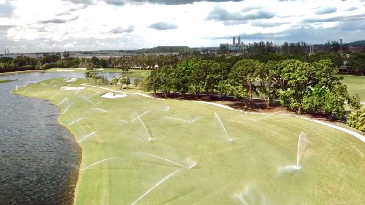 JR_Hollins's tweet image. 3000gpm waters in RonStar on par 5 with ease. #Rainbird