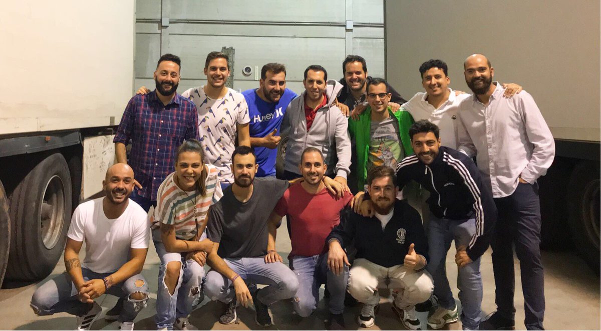 ChirigotaBizc8's tweet photo. La Chirigota del Bizcocho 2018:
🔥“NO TE QUEMES TODAVÍA”🔥 https://t.co/twP7wzXKXh