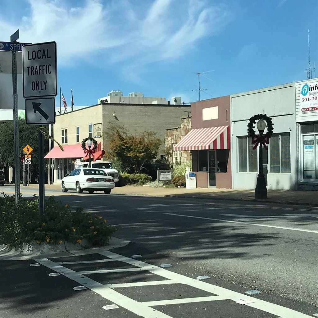 BikesBows's tweet photo. So on my run today I saw some Christmas decorations..
Don’t get me wrong I love Christmas! But calm down, it’s only October..
#bikes_and_bo… https://t.co/cgIR4UQsrM
