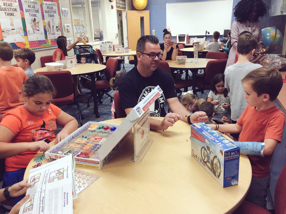 VMEPatriots's tweet photo. VME hosts Makerspace family event #VMEPatriots #CCPSstrong https://t.co/QZMR3D7ExW