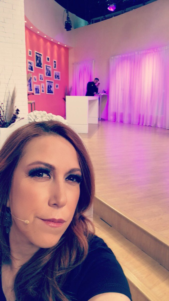 SusanaHerediaT's tweet photo. #AunAñoDe @EnamorandonosTV “alguien” @AdrianCueOf está en problemas por besar a otra! 😡😡😡😡 #NoviaFugitiva https://t.co/CAxry82Y2n