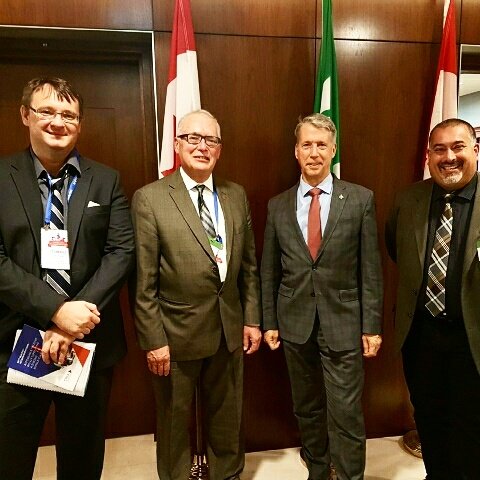 OttawaHomePros_'s tweet photo. Home ownership issues: Thank you #AndrewLeslie.
#AP17ACIC #CREAPAC17
Home Ownership important Canadians!
https://t.co/OxrDsvRewE https://t.co/JI8Wphd1ag