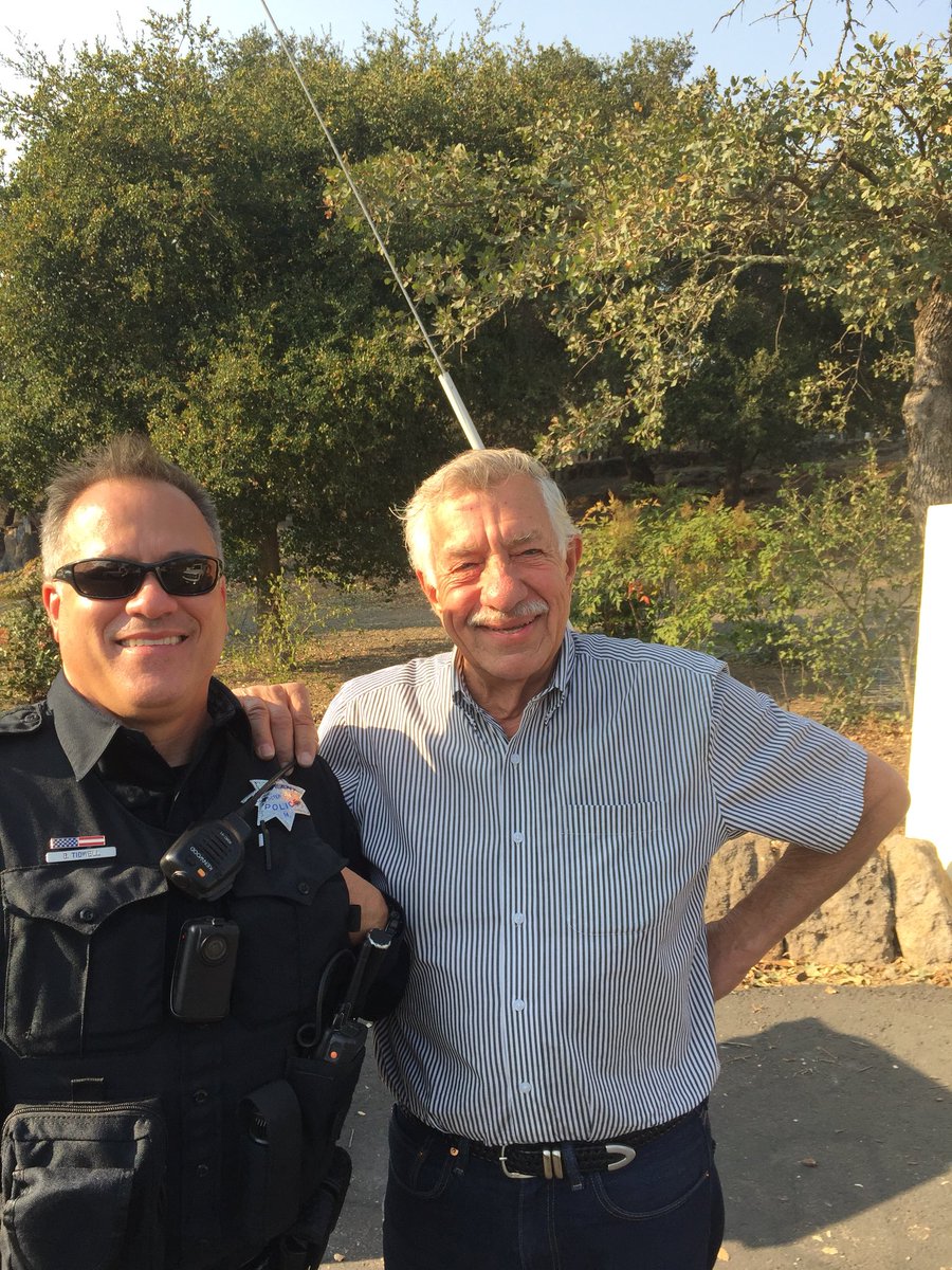 SroVogel's tweet photo. Mutual aid in #Napa for the #atlasfire @belmontcapolice @FosterCityPD helping @PGE4Me bring power back to thankful residents https://t.co/2FrFAp9YFb