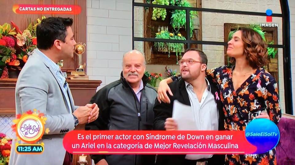 ElviRichards's tweet photo. Paquito compartiendo momentos felices en el programa @saleelsoltv en @ImagenTVMex
Felicidades @pacodelafuentem !!!! #EquipoER #ERManagement https://t.co/JJNVFqFL4J