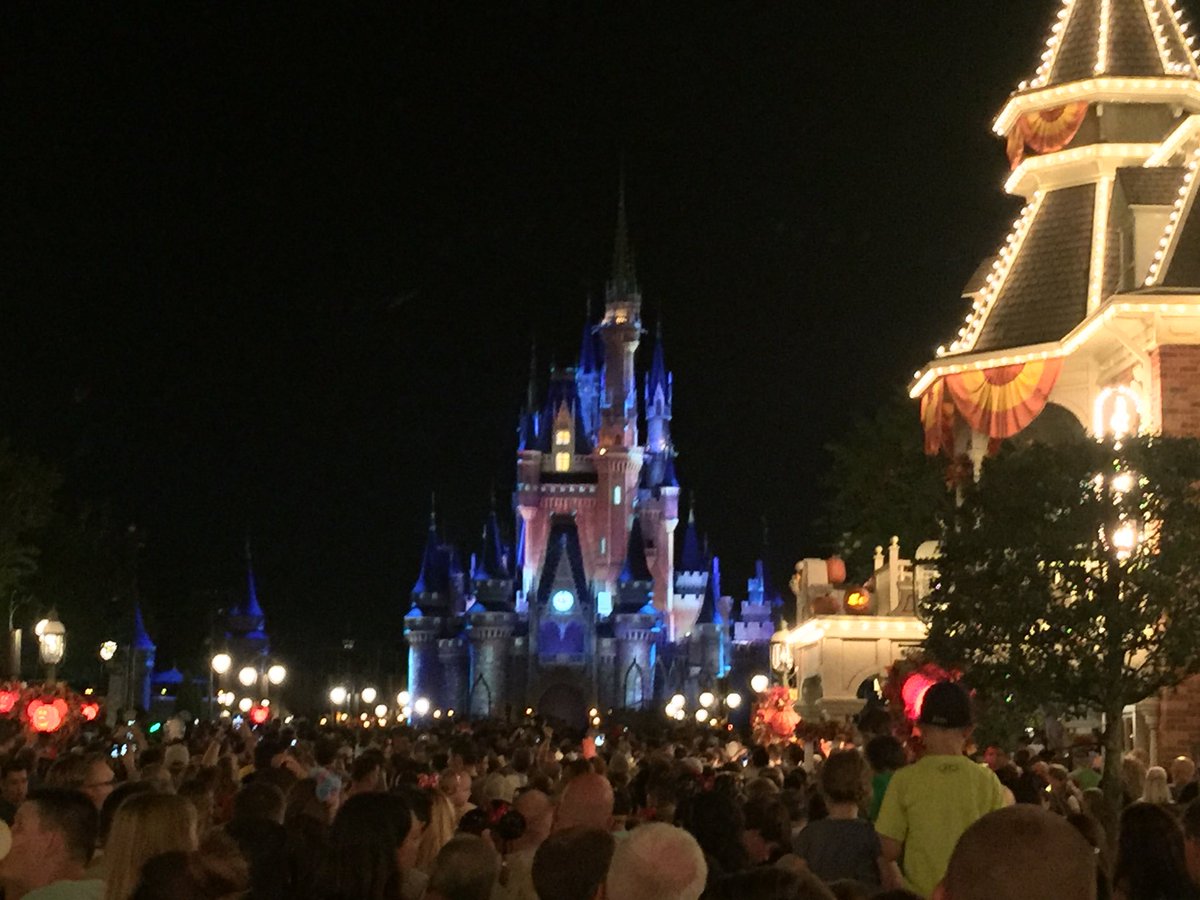 zachery0809's tweet photo. @thetimtracker finally made it to the mouse hoping to see you guys this week, we have been watching your videos from Indiana for a year now https://t.co/4yOOuFkAa3