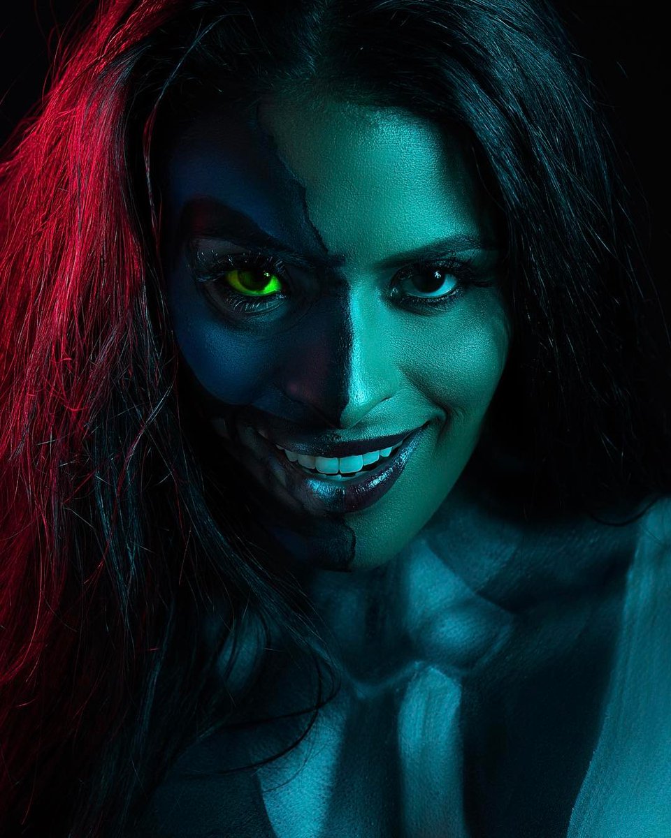 GirolamoTGO's tweet photo. #CosplayRewind #TwoFace @Zelina_VegaWWE #ZelinaArmy 😉🤘🏽🔥😈💯 https://t.co/ZgATrdEtDt