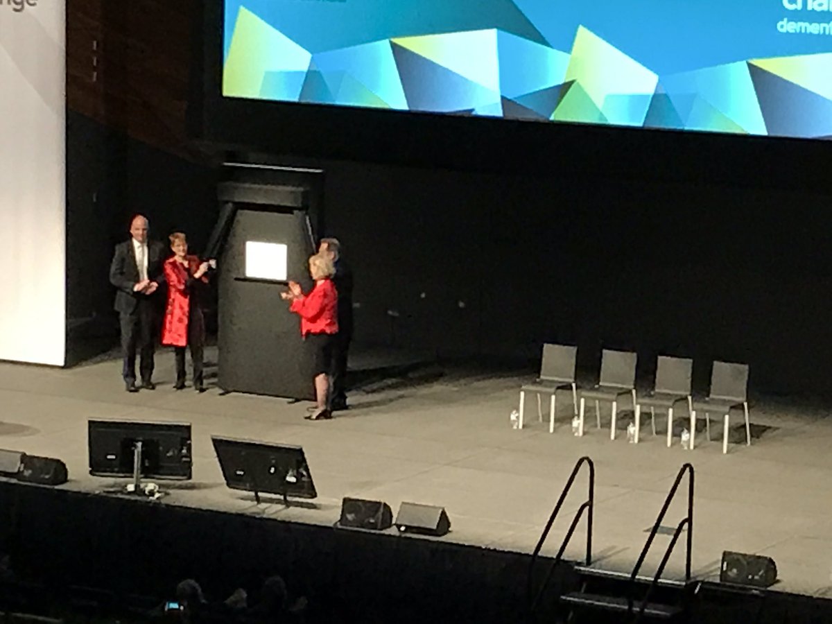 MarieDAlford's tweet photo. #bethechange2017 a proud moment indeed Brett @dementiaaust thankyou for being an amazing advocate - you are the change @Dementia_Centre https://t.co/iwnm6ZnCem