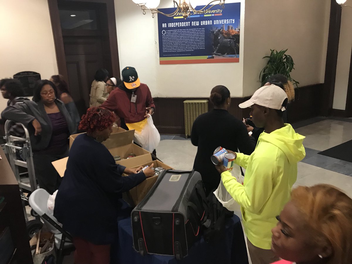 JCSU_SLE's tweet photo. #Comedy4ACause! Smithites are donating in numbers, tonight! Hey Residence Life 👋🏾 #JCSU #JCSUHC17 https://t.co/qyxs68Fzh5