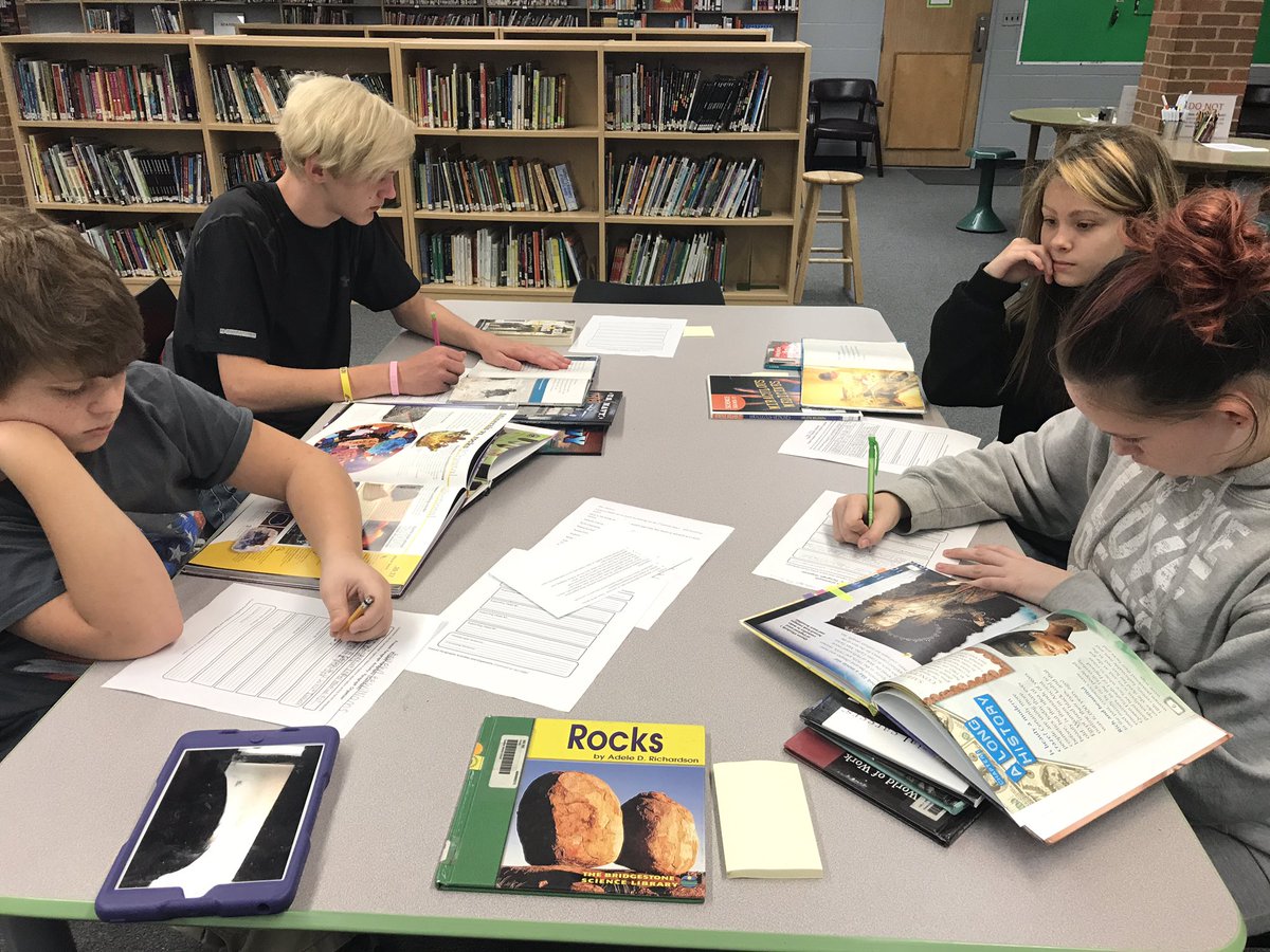 gladden_library's tweet photo. Researching &amp; Reading in the GMS Learning Commons. #gmswarriors #murrayproud #learningcommons https://t.co/lPzAXVcaOs