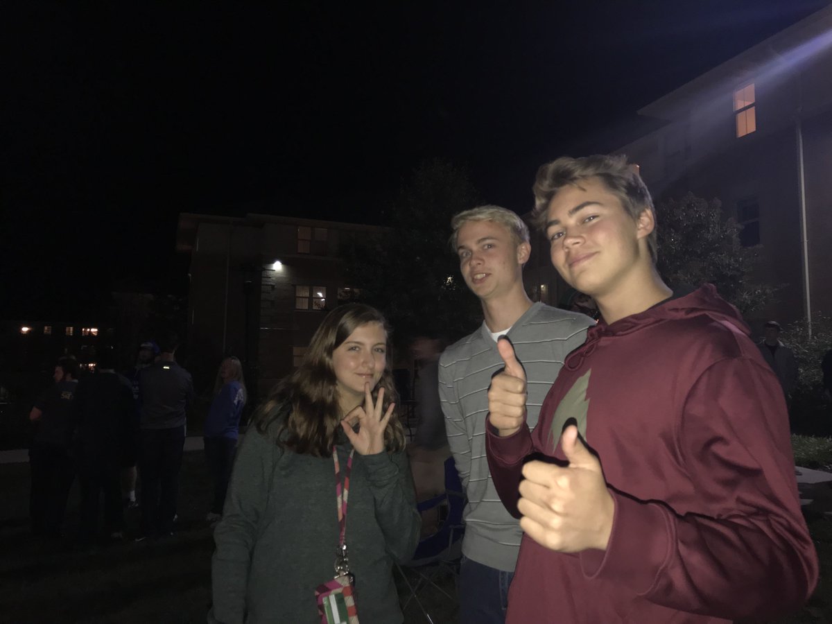 SandTRCHA's tweet photo. S'mores Event Pt. II #family #sandt #reslife https://t.co/95A9LPRXU0