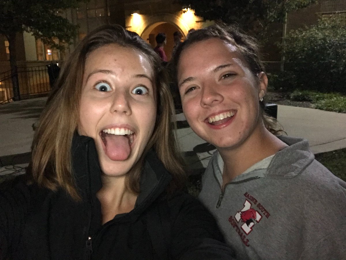 SandTRCHA's tweet photo. S'mores Event Pt. II #family #sandt #reslife https://t.co/95A9LPRXU0