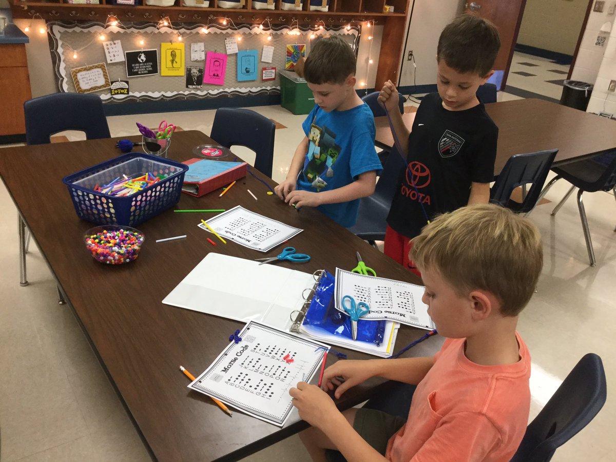visionarytchr's tweet photo. 2nd graders learning about Morse Code, Emojis and Computer Coding and how they relate. @LEGO_Education #bitsandbricks #coding https://t.co/wJGNE2jvS9