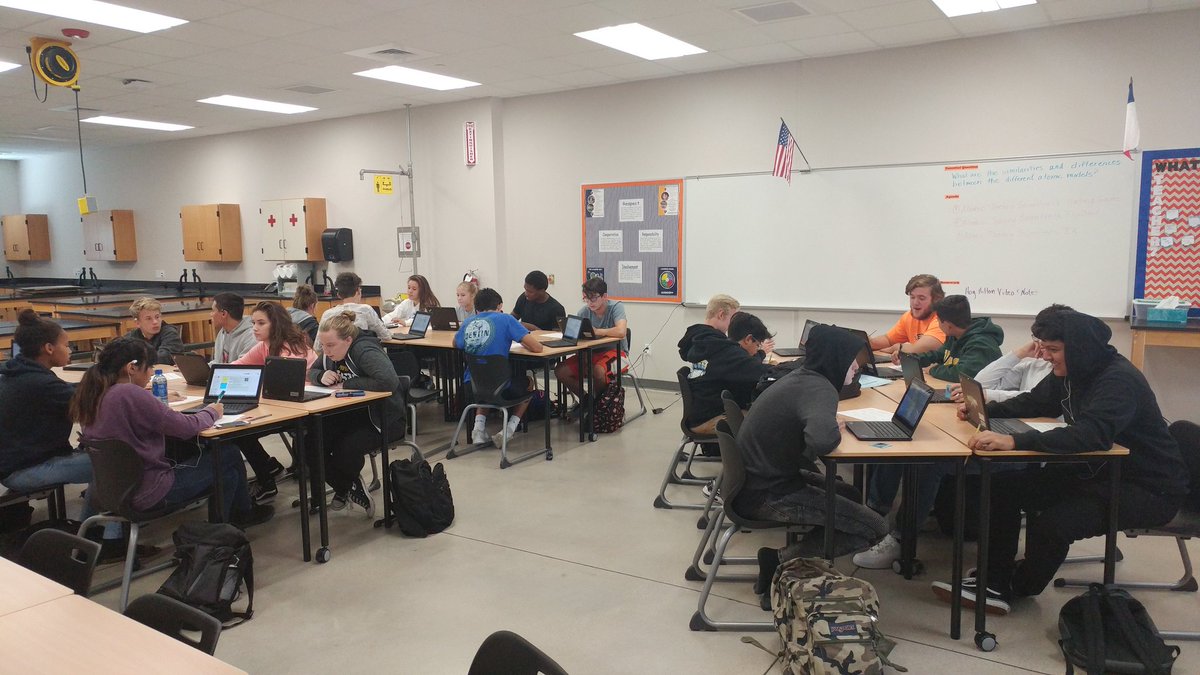 Roaring_DOI's tweet photo. Atomic Theory Scientist Speed Dating. Full collaboration. Ended with a FlipGrid #GrizScience #GrizzliesUnited https://t.co/G8XmzxvVai