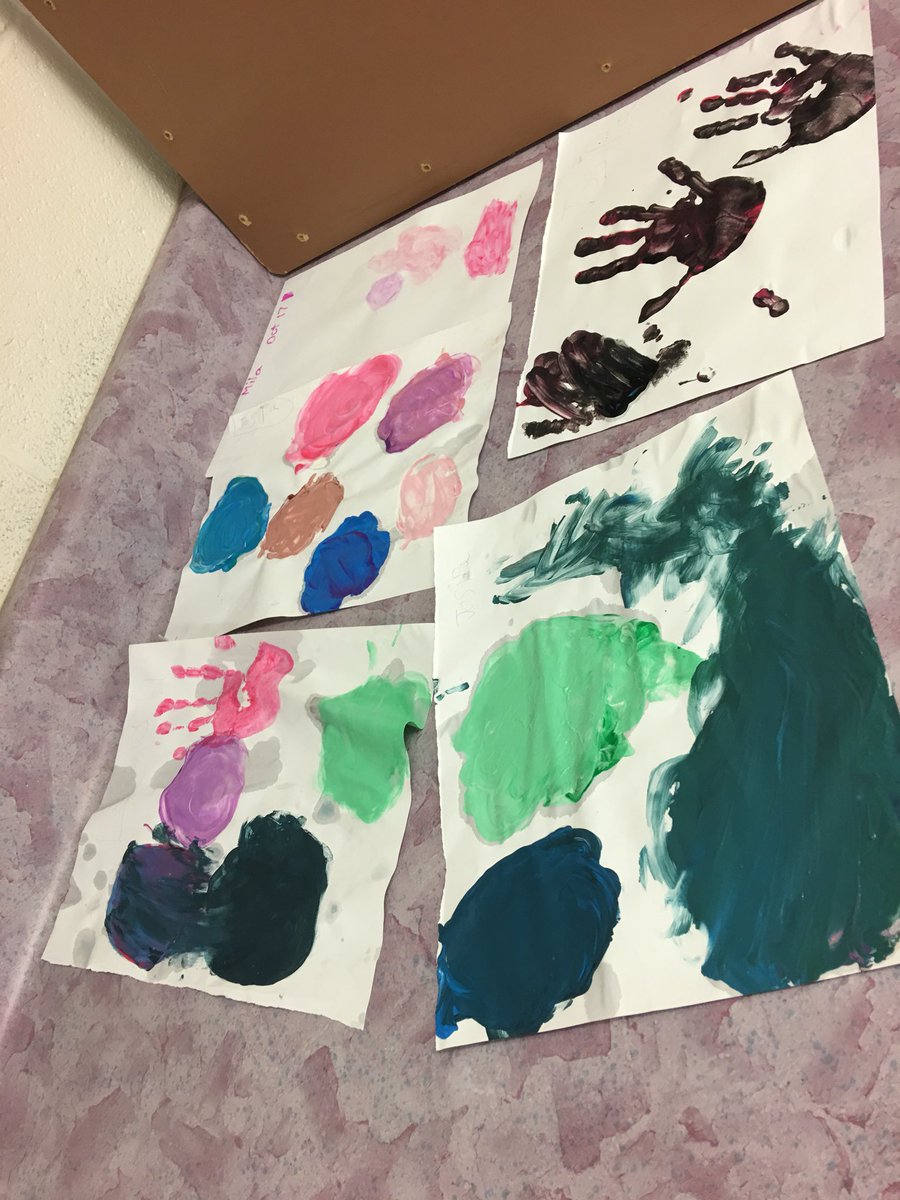 syfaiza8's tweet photo. Finger Painting @PLASP_CCS https://t.co/rGu3eRX6kS