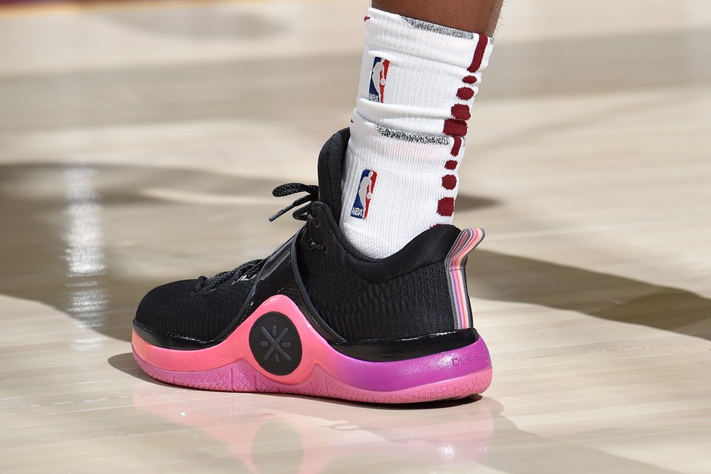 dwyane wade shoes pink