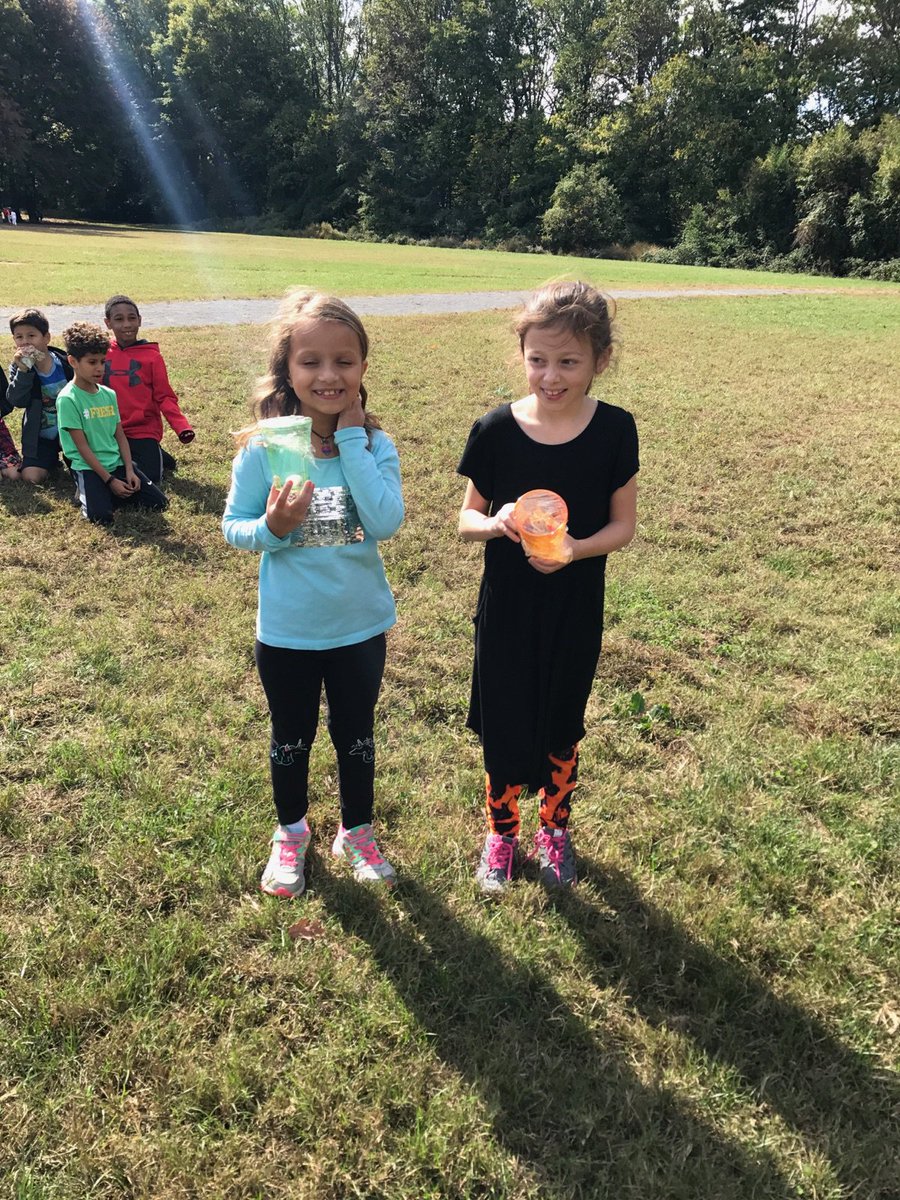 MoiseOVES's tweet photo. Releasing our ladybugs! @OakViewFCPS #OurFCPS https://t.co/4AI07DtXT7