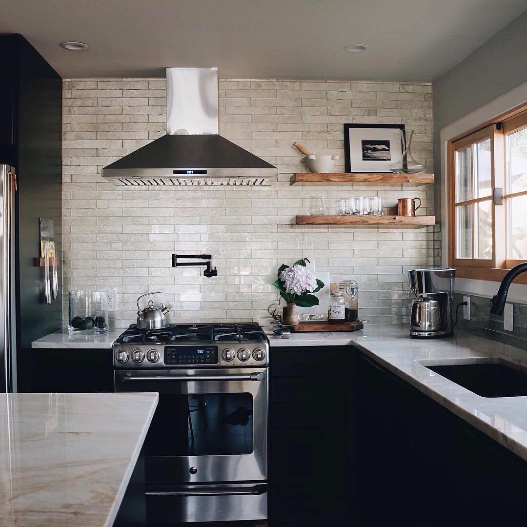 BrothersMain's tweet photo. Nothing beats starting the day with a clean kitchen! Especially one this beautiful.  #GEapplicances  #BrothersMain https://t.co/gbCufIEFHd