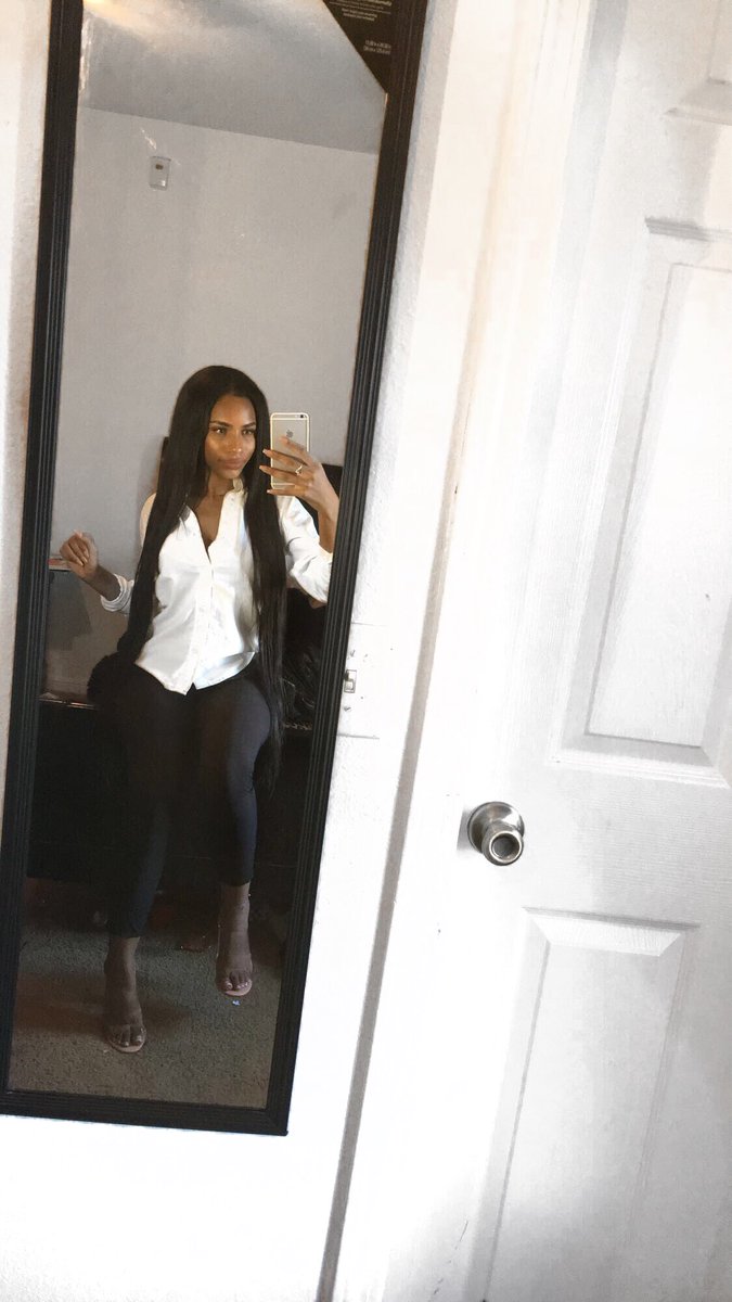 zeevinee's tweet photo. I Swear I look better in person https://t.co/zjqPdQzB84
