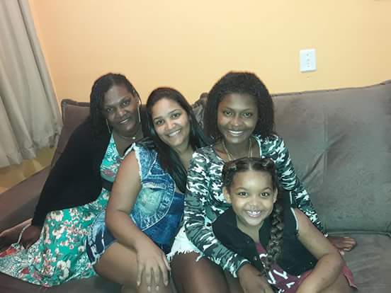 Alexand3260's tweet photo. -família lindaaa 😚#SUBRINHA, IRMA E MAESONA 😆 https://t.co/QnI5Ar1R0X