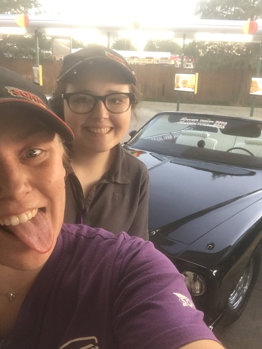 TrishaChevalier's tweet photo. Cruise in night at the West Lindsey Sonic! #this is how you sonic!!  #CommunityEngagement      @alexandermarizc @hab_jed @_apriillll https://t.co/7HSDcpBACg