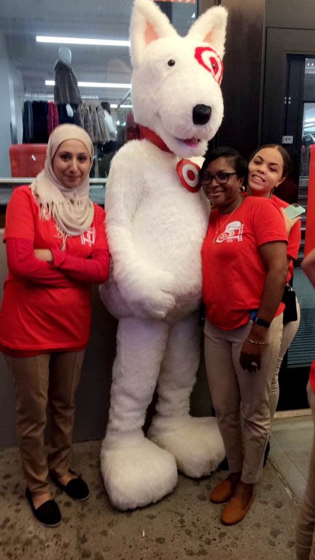 JanFarro's tweet photo. Rocking VIG 🎊🎊🎯🎯
#BensonhurstTarget #ShowTime #AwesomeTeam #T3276 https://t.co/eFXhbqEccm