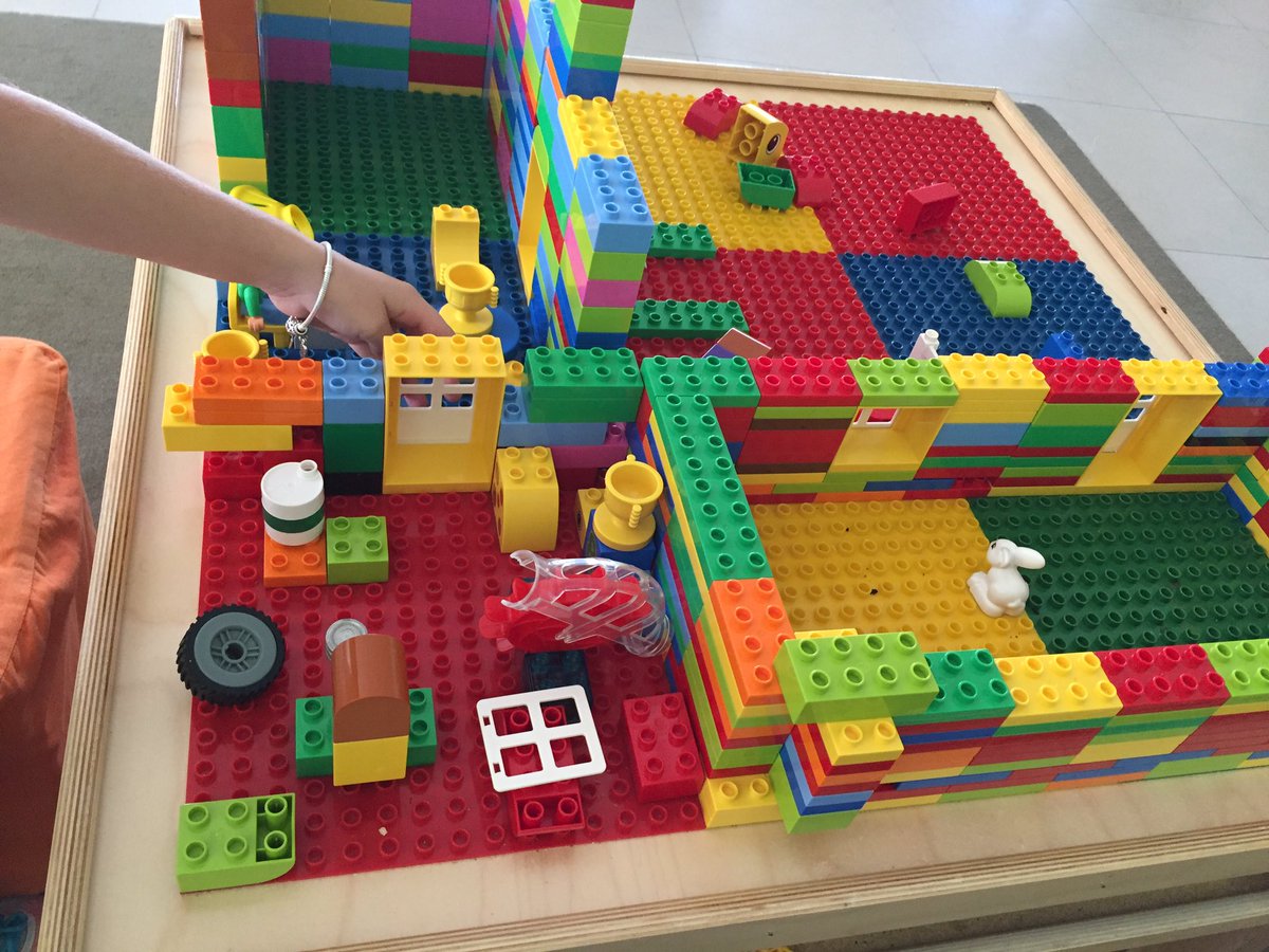 dianasaldana's tweet photo. This construction includes its very own mini OMZ! @OpenMindZone #asfmlearns #creativity #imagination https://t.co/9fpHaCL37Q