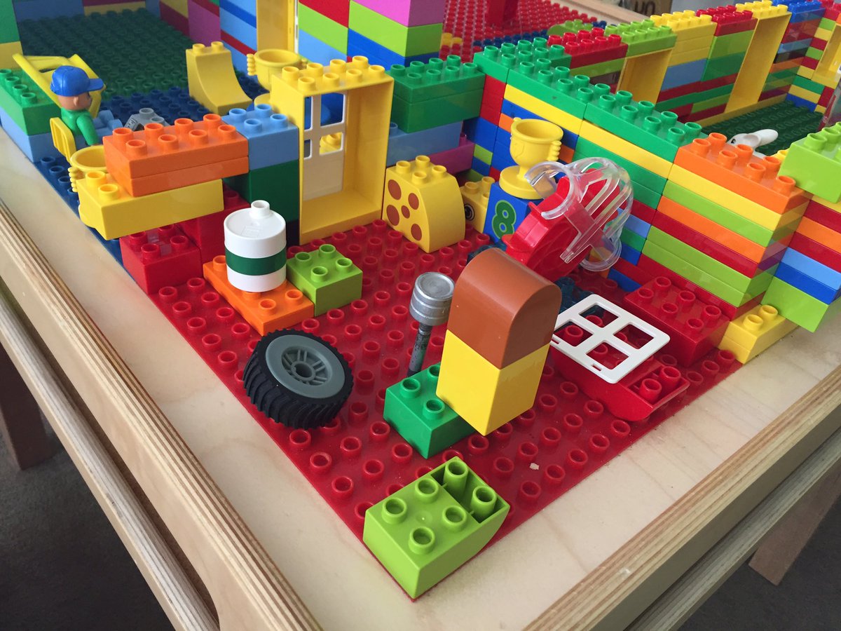 dianasaldana's tweet photo. This construction includes its very own mini OMZ! @OpenMindZone #asfmlearns #creativity #imagination https://t.co/9fpHaCL37Q
