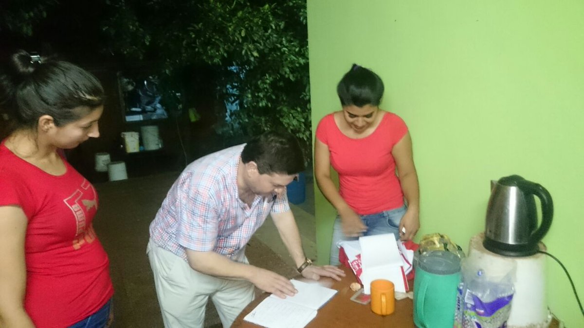 Drjesusferreira's tweet photo. En la ciudad de #Ñemby recibiendo el afecto de la gente. #Lista3J https://t.co/lEeu0oefHm