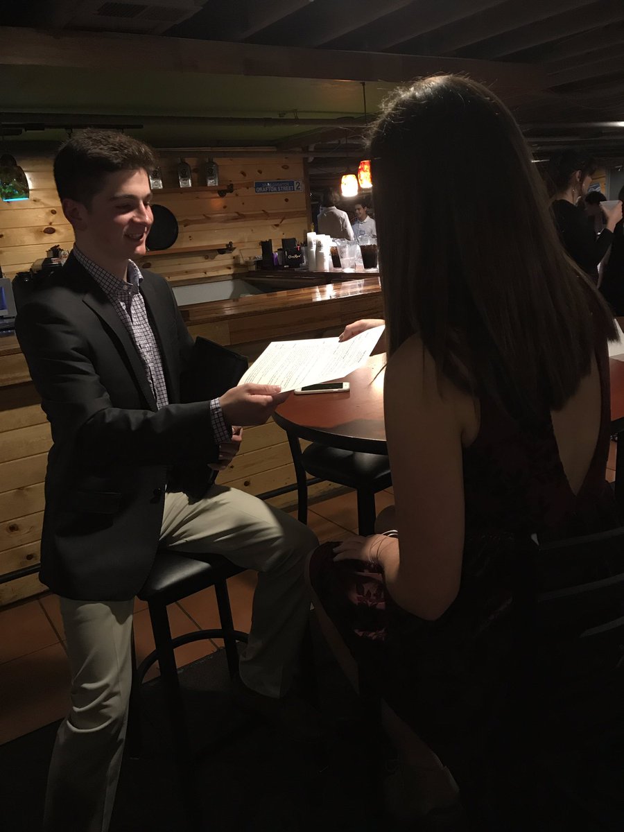 eliasberdan10's tweet photo. So for homecoming we had a speed dating activity, so I figured I could set myself apart from the competition by writing up a dating resume https://t.co/5xcTaS8I6z