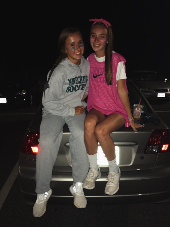 mackenzie1497's tweet photo. Happy 17th birthday to my bff. Truly so glad there’s someone as weird as me out there😉 love u more than life❤️❤️ @mollyroy_ https://t.co/fGHHvOTAzl