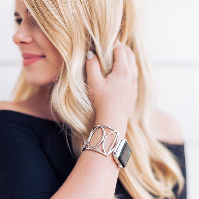 TheUltimateCuff's tweet photo. Who says you can't dress up your #applewatch ๐๐ผShop our #jewelry cuffs today. #taptoshop #theultimatecuff https://t.co/OlRNROeQKo https://t.co/8laCsNJAaB