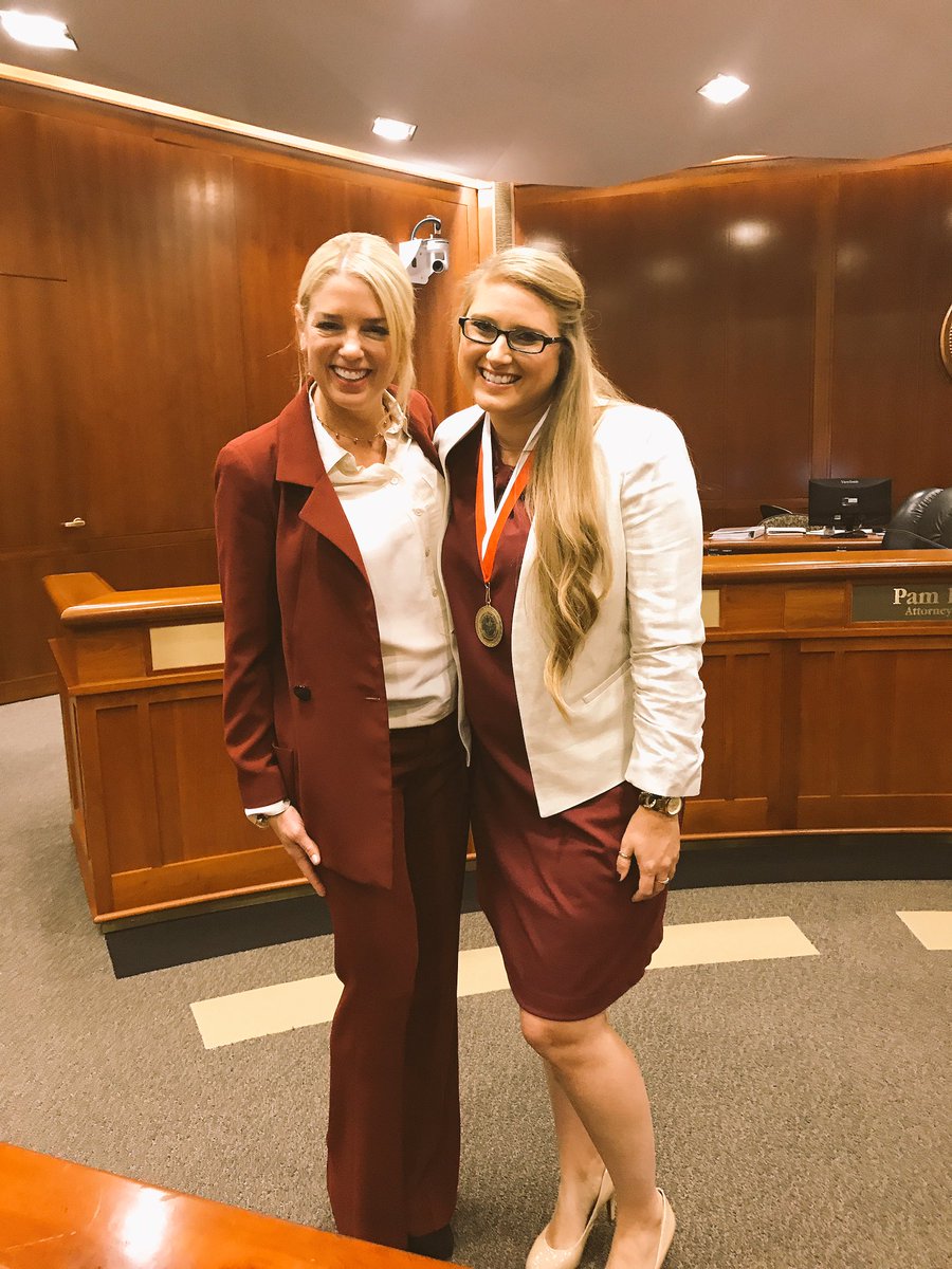When you are twinning with the Attorney General you take a silly selfie! 😊👩🏼‍💼👩🏼‍🏫<a href="/AGPamBondi/">Attorney General Pamela Bondi</a> #FL73strong #teacherlife