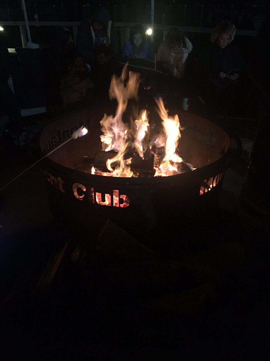 MacKidNashua's tweet photo. #MacaroniAndCuisinart fire pit party! #MKMeetUp #Ad https://t.co/yHkTI7vdbu