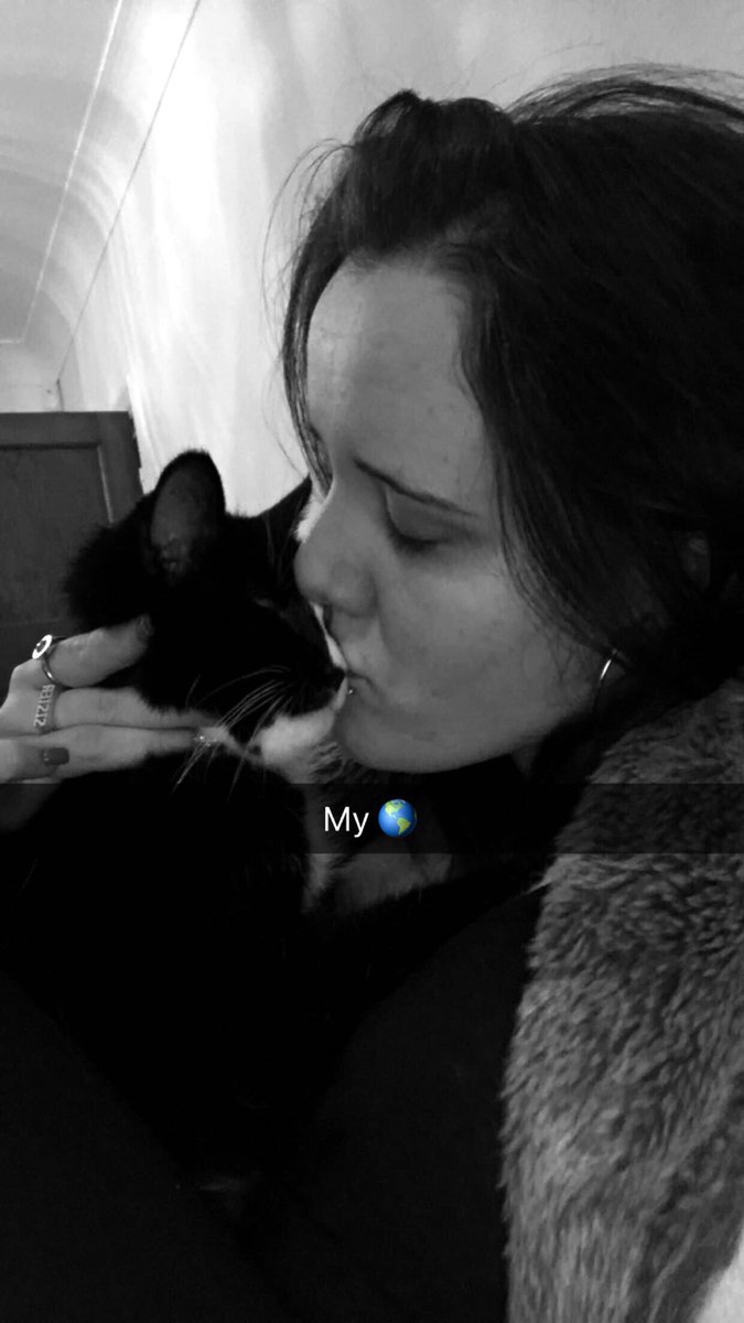 Naomilawrence94's tweet photo. There will never be a day in my life for the rest of my life that I don’t miss you beyond words 💔💔😭😭 https://t.co/ysTPQy2iZh