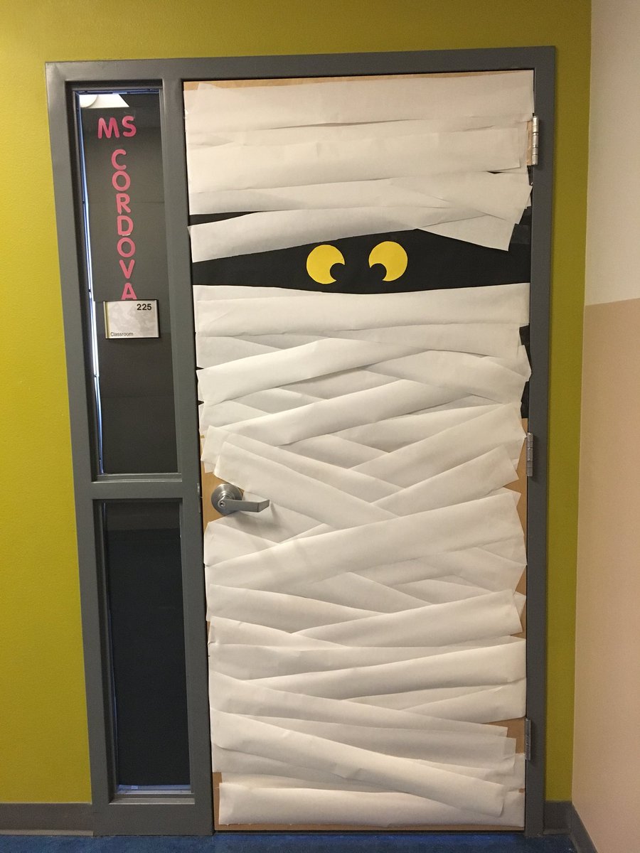 belairprincipal's tweet photo. #thmsthunder fall festival is almost here and the door decorating contest is heating up! @APSLZ3 https://t.co/8xXYPmoKWE
