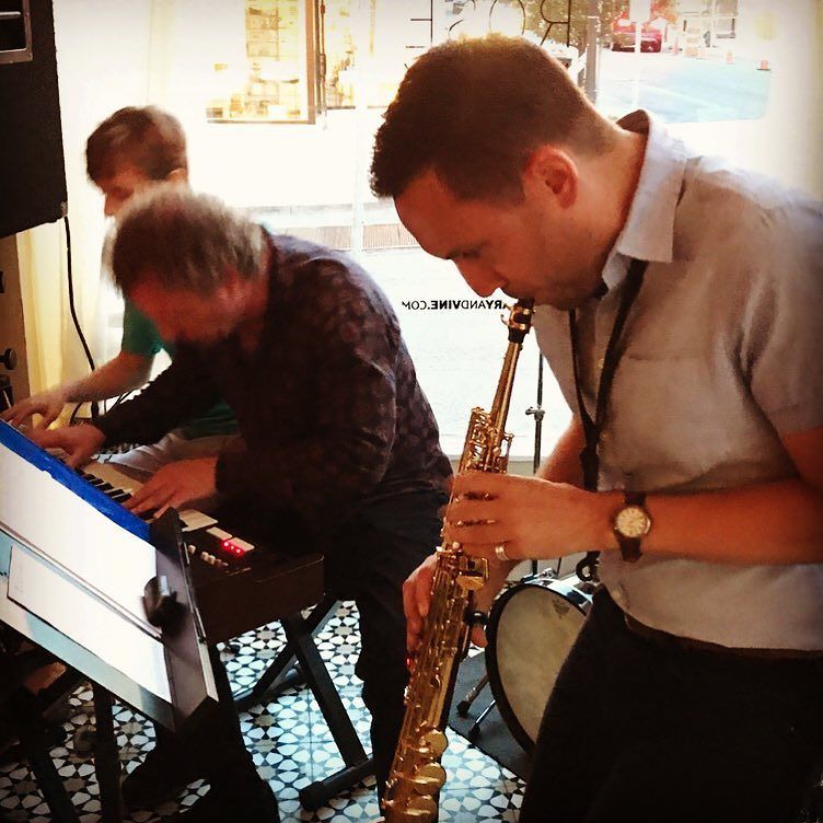 rosemaryandvine's tweet photo. Live Jazz tomorrow, Wednesday! - Cary Brown Duo 🎼🎶🎵 7-9pm, Thomson Kneeland, guitar 🎸 Cary Brown, piano 🎹
.
#jazz … https://t.co/7iwkJN4VDd https://t.co/xdEDOMJ0cN