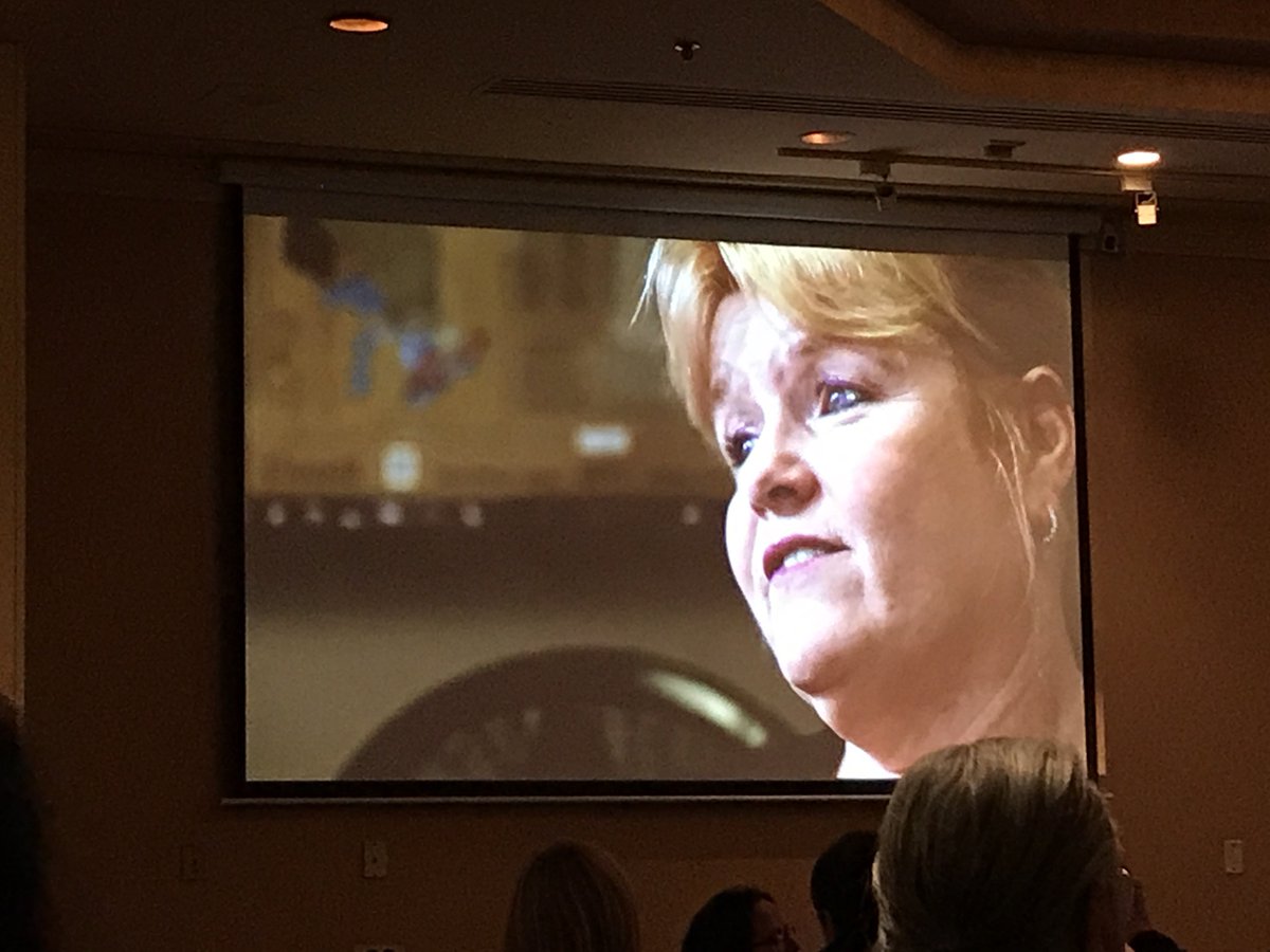 _DAHC_'s tweet photo. Starfish award presented to Michelle Gentle #Indigenous #Health #IndHealthCon #OctoberMoonGala https://t.co/FoWV84qCjR