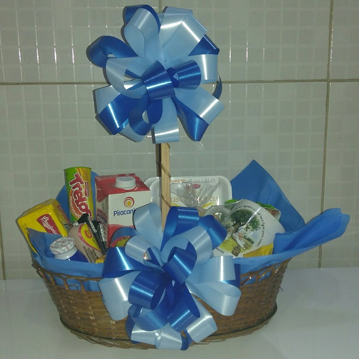 eliscestasecia's tweet photo. #Parabéns #AniversárioDoMarido #CestaDecorada #TudoAzul #CestaDeCaféDaManhã #Presente #Floricultura #ElisCestaseCia #ConquistandoFelicidade https://t.co/Oq1K7kUVFE