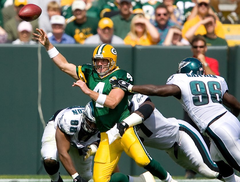 RetroDFS's tweet image. Game 3 of #TecmoBowl #RetroDFS starts off with @Favre4Official on fire as the @packers lead the @Eagles 14-0. Watch LIVE
m.twitch.tv/fantasydegens?…