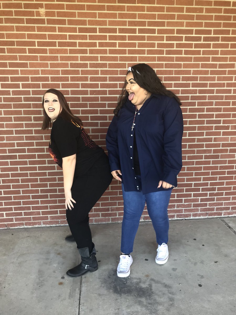aliduenez8's tweet photo. Chola gang ๐ค๐ฝ๐ค #outofthenorm #day2 https://t.co/q3JV2C4E2B